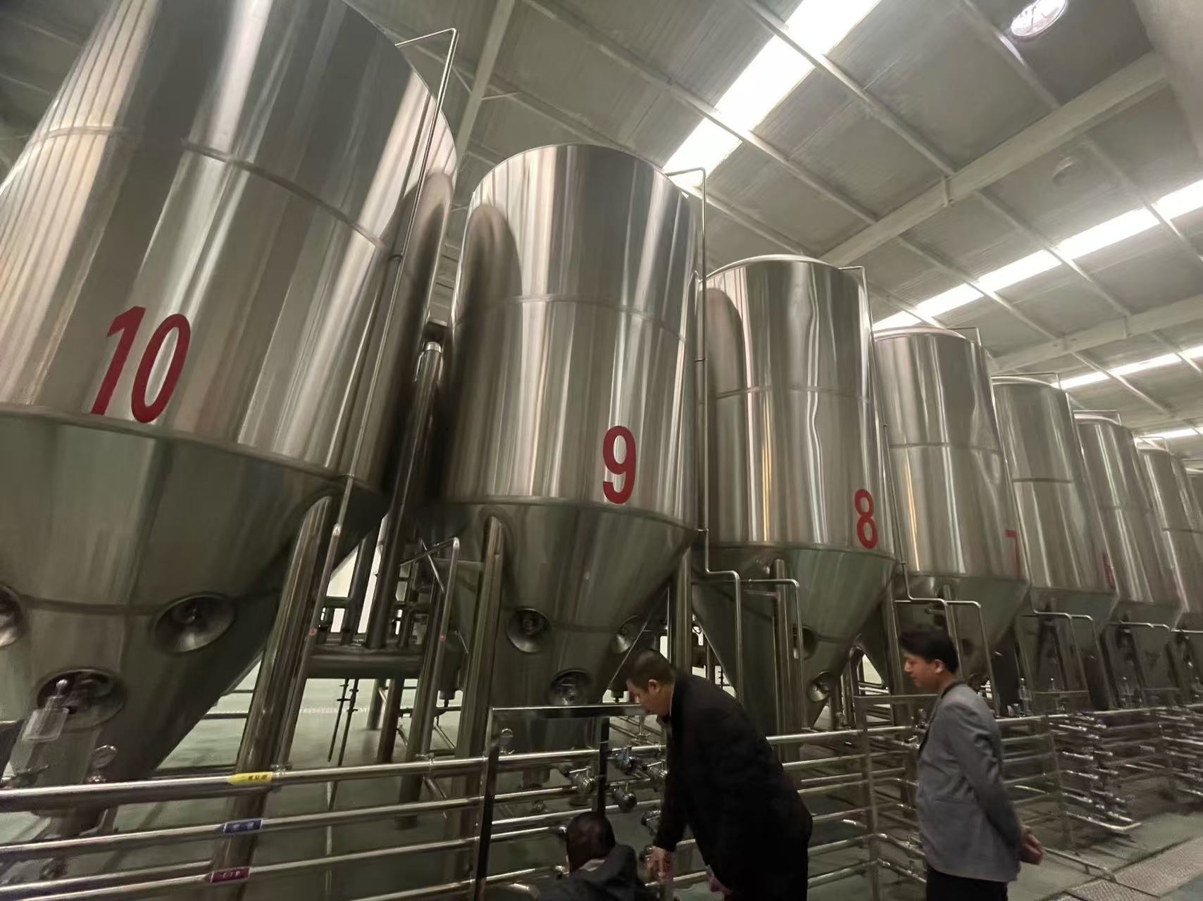 莱芜精酿啤酒设备厂—平面布置、设备设计、制造、调试、培训等一条龙服务